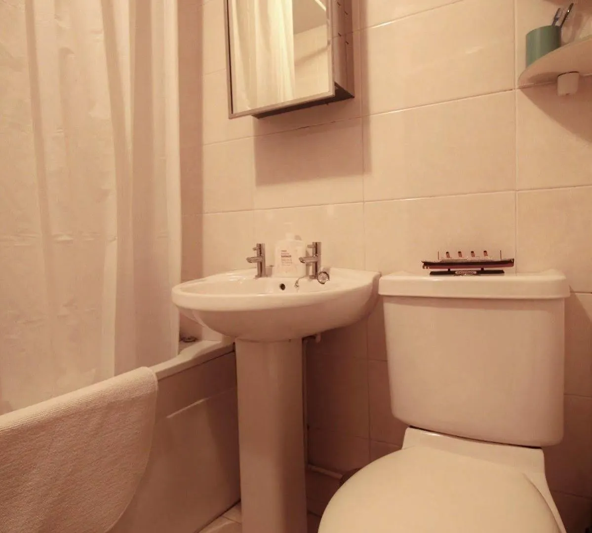 Perfect Central City Location - Parking - 3 Beds - 2 Bedrooms Belfast 0*,  Reino Unido