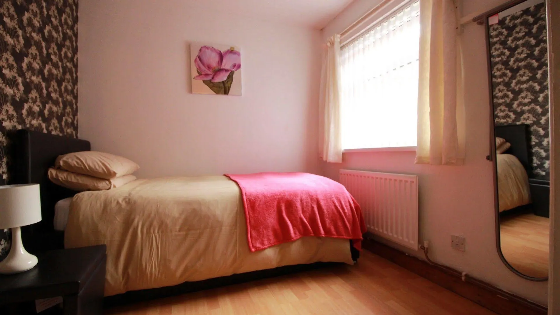 Perfect Central City Location - Parking - 3 Beds - 2 Bedrooms Belfast Reino Unido