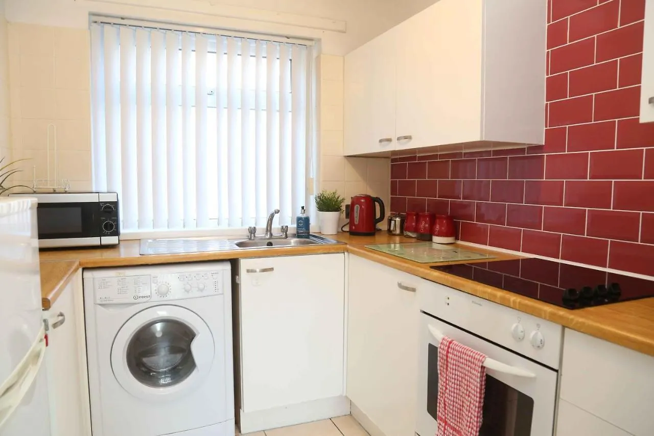 Perfect Central City Location - Parking - 3 Beds - 2 Bedrooms Belfast 0*,