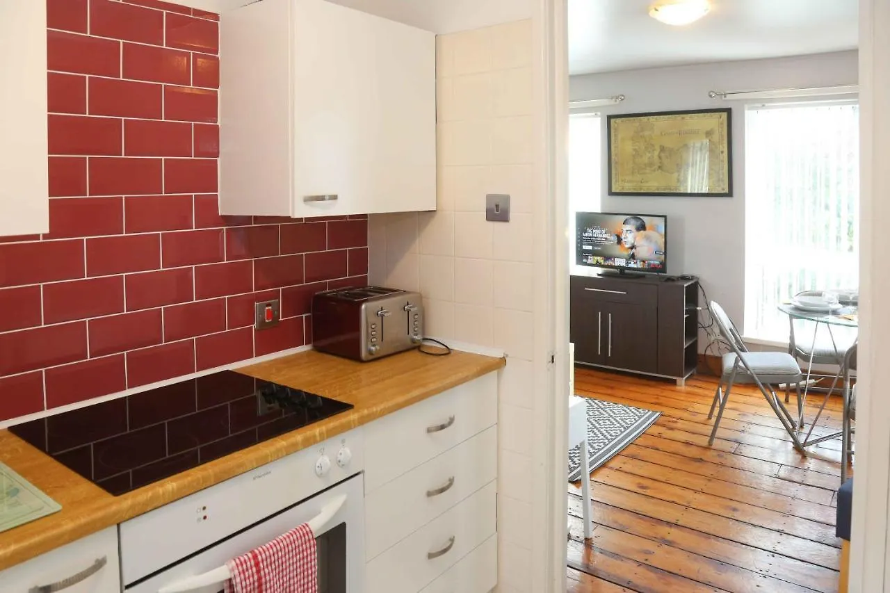 Perfect Central City Location - Parking - 3 Beds - 2 Bedrooms Belfast Apartamento