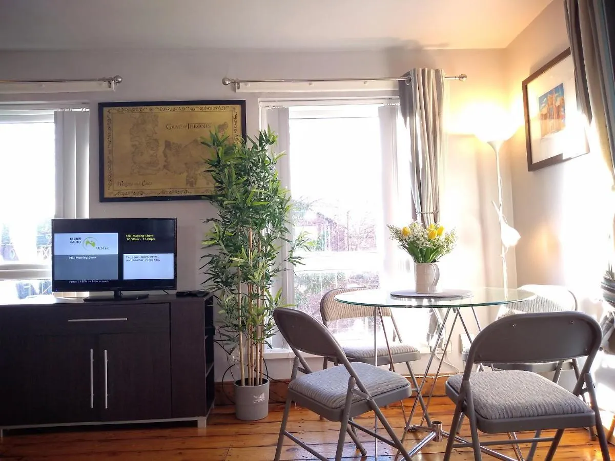 Perfect Central City Location - Parking - 3 Beds - 2 Bedrooms Belfast Apartamento
