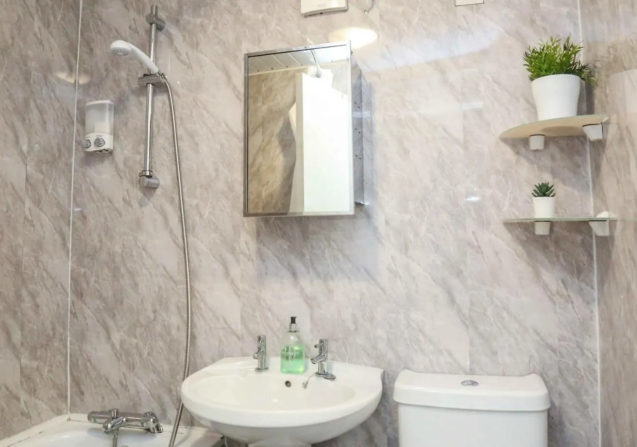 Perfect Central City Location - Parking - 3 Beds - 2 Bedrooms Belfast Reino Unido