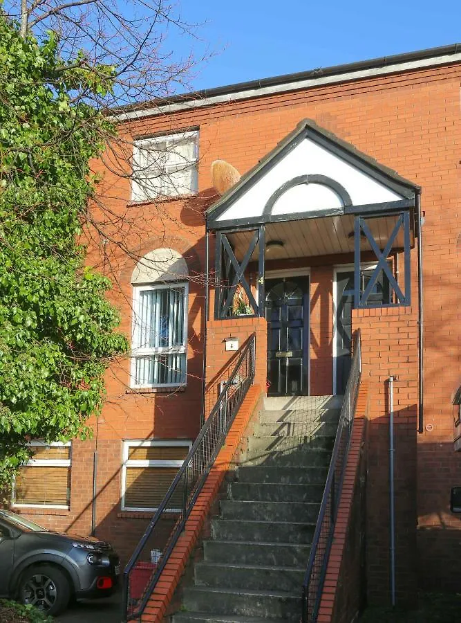 Perfect Central City Location - Parking - 3 Beds - 2 Bedrooms Belfast