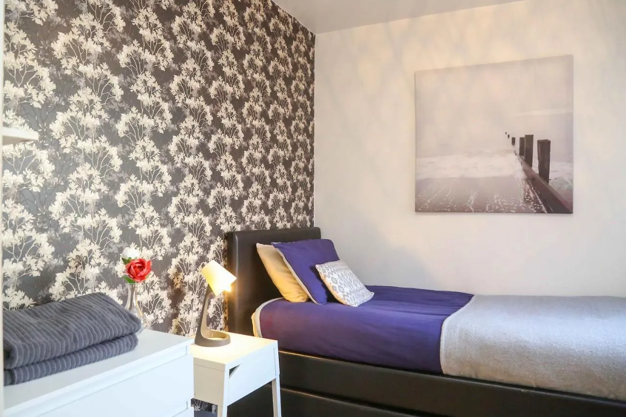 Perfect Central City Location - Parking - 3 Beds - 2 Bedrooms Belfast United Kingdom