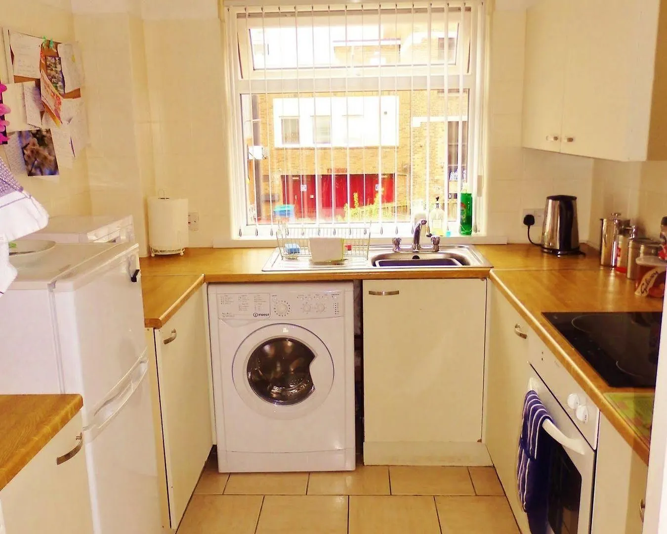 Perfect Central City Location - Parking - 3 Beds - 2 Bedrooms Belfast 0*,